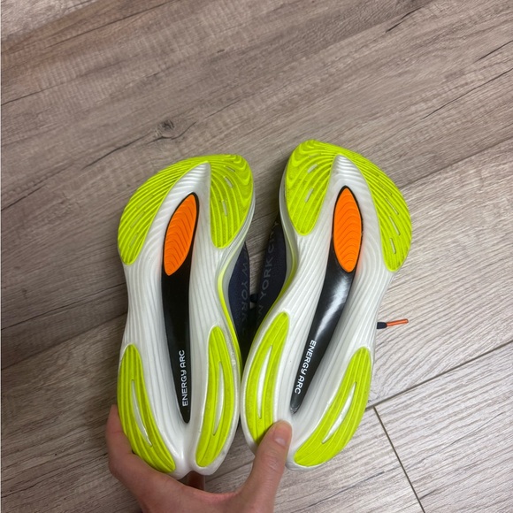 New Balance 2023 NYC Marathon FuelCell SuperComp Elite v3 - Picture 4 of 4